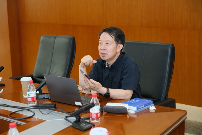 94bfa2c3c4454cc3915eb9554ab0aa44.jpg 邱泽奇老师 700.jpg