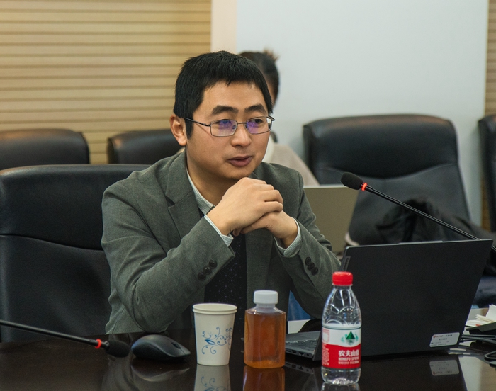 4644e51419bc42dca4fc7a66e5fb65e7.jpg 社会学系 凌鹏副教授 主讲人_700.jpg
